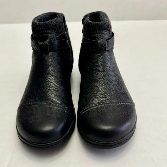 Clarks Women's Cheyn Kisha Ankle Boot Side Zip Black Size 10M - Picture 2 of 11